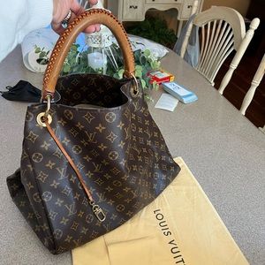 Louis Vuitton Artsy tote